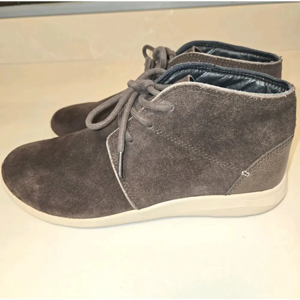 Crocs Kinsale Chukka Boots Mens 9 Dark Brown Suede Lace Up Comfort
